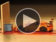 Video: Un auto de LEGO se somete a un crash test