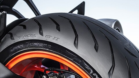 ¿Cómo alargar la vida útil de los neumáticos de una moto?