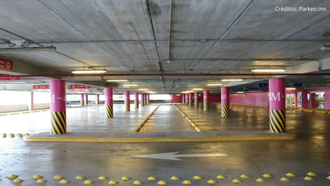 Estacionamientos de CDMX deberán responder por robos y daños a vehículos