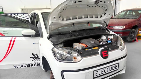 Colombia cuenta con un vehículo eléctrico adaptado para capacitación en mecánica automotriz