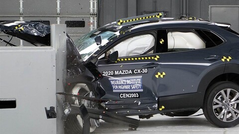Mazda CX-30 2021 se lleva la evaluación máxima en las pruebas de impacto de la IIHS