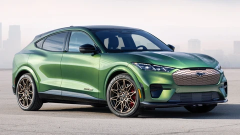 Ford llama a revisión a 300 mil Mustang Mach-E por riesgo de que los ocupantes queden atrapados