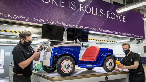 Rolls Royce eléctrico recibe su primera mantención
