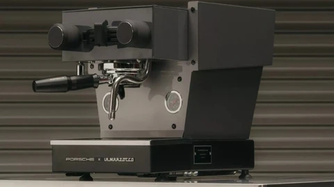 Porsche y La Marzocco lanzan cafetera de edición especial para expresso