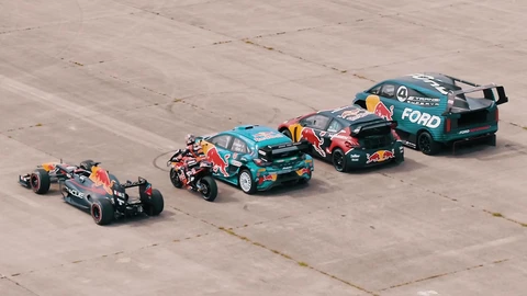 Video: Red Bull se vuelve loco y organiza una picada con puros súper vehículos