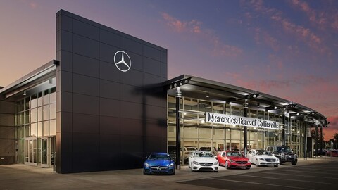 Daimler pretende vender 25 agencias Mercedes-Benz
