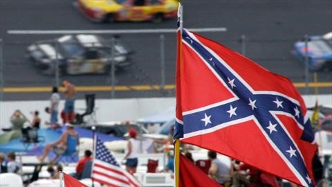 Por qué la NASCAR ha prohibido las banderas confederadas en las carreras