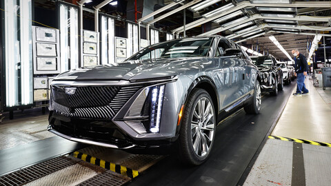 Cadillac ya está produciendo su primer vehículo eléctrico